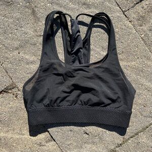 ALO Yoga Double Layer Sports Bra in black